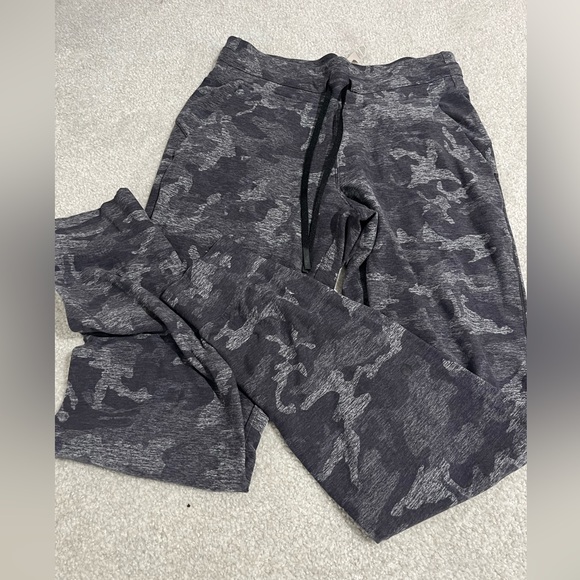 Lulu Lemon HR Align Joggers Grey/Black Camo Size 6 - Picture 3 of 5